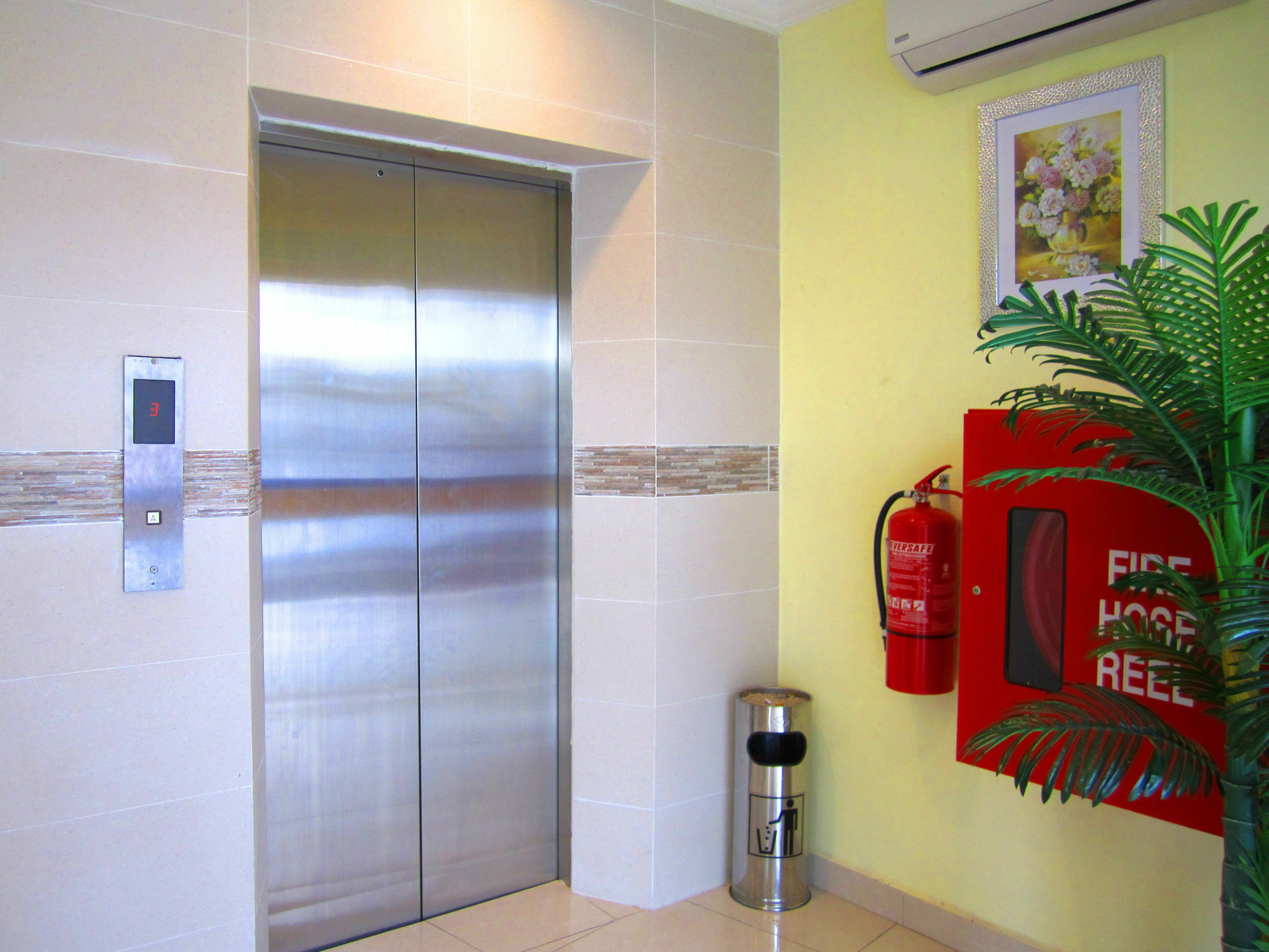 Sun Inns Hotel Kopkastam Kelana Jaya Petaling Jaya Eksteriør billede
